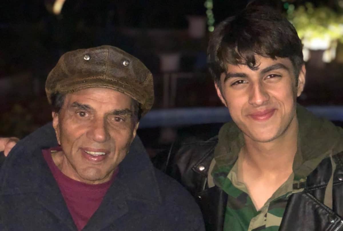 Dharmendra recovered from Dengue and travel to lucknow
