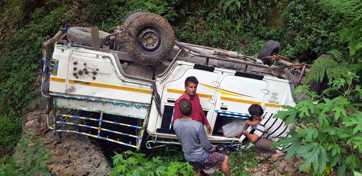 Two injured due to utility falling in the ditch