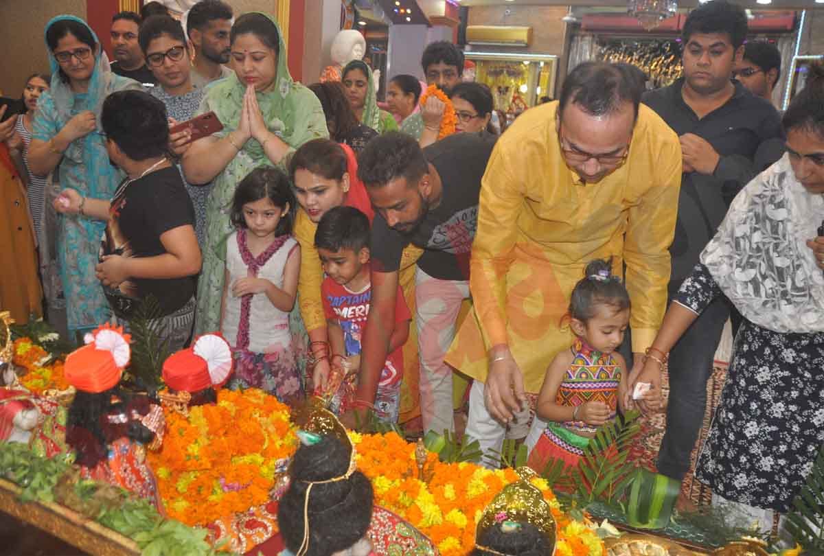 Kashmiri Pandits and Muslims celebrated Janmashtami in Budgam, Salim sang Krishna songs