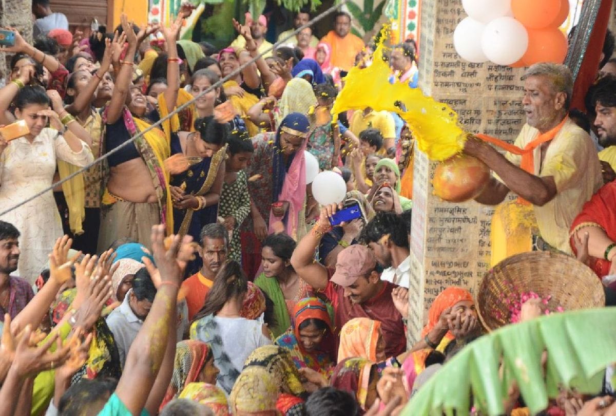 Nandotsav Celebration In Gokul Mathura On Janmashtami 2019