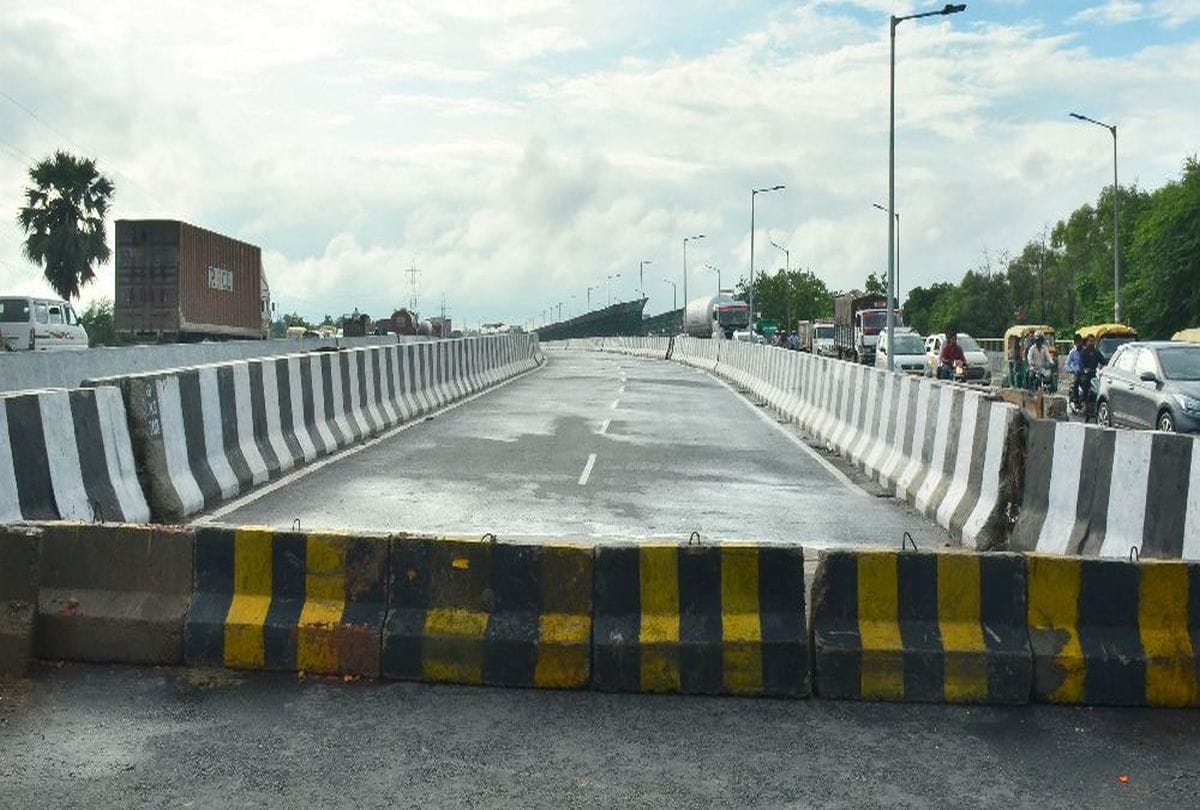 Three hundred meters away from the SDM office in Jammu, the bridge broke. people are facing problems