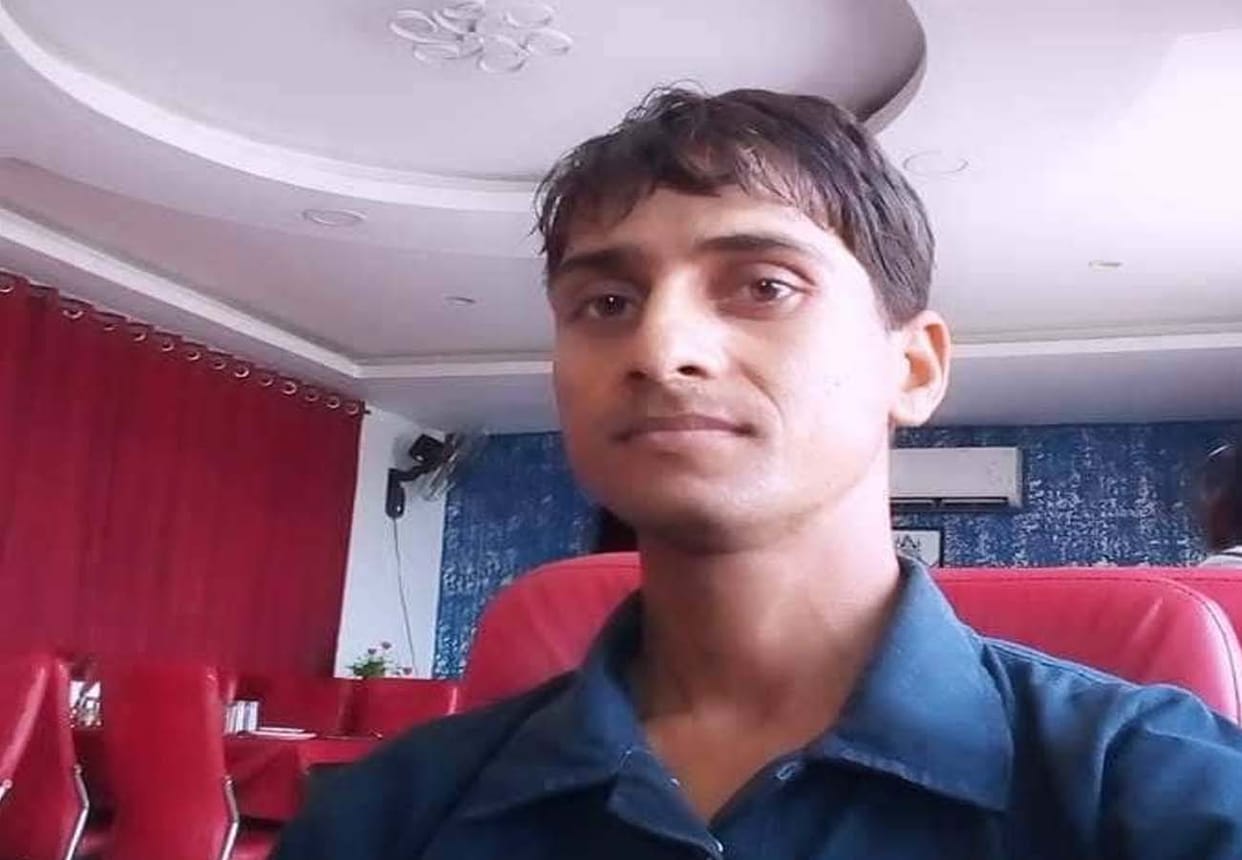 railway track man committed suicide in fatehpur