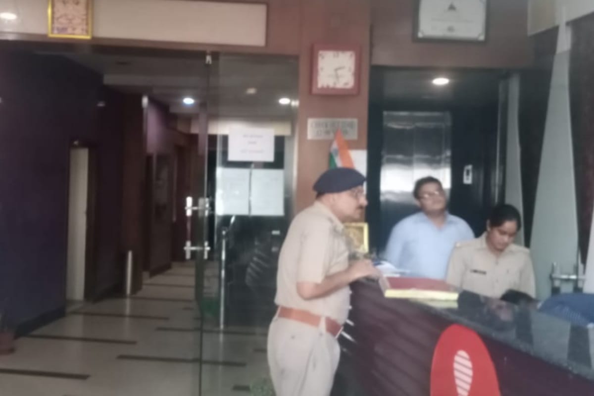 brothel racket busted in a hotel of Meerut, police arrested many