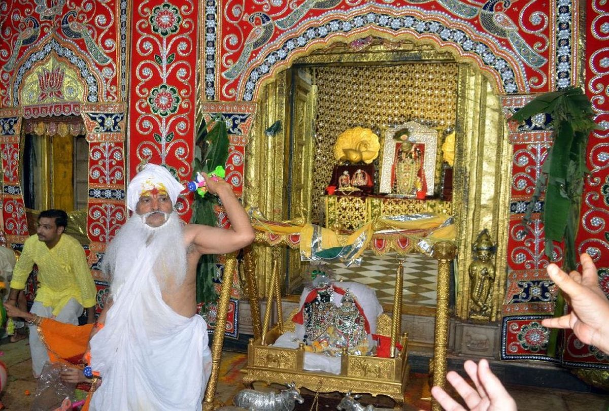 Nandotsav Celebration in Mathura Temple Krishana Devotee Paid Worship on Janmashtami 2019