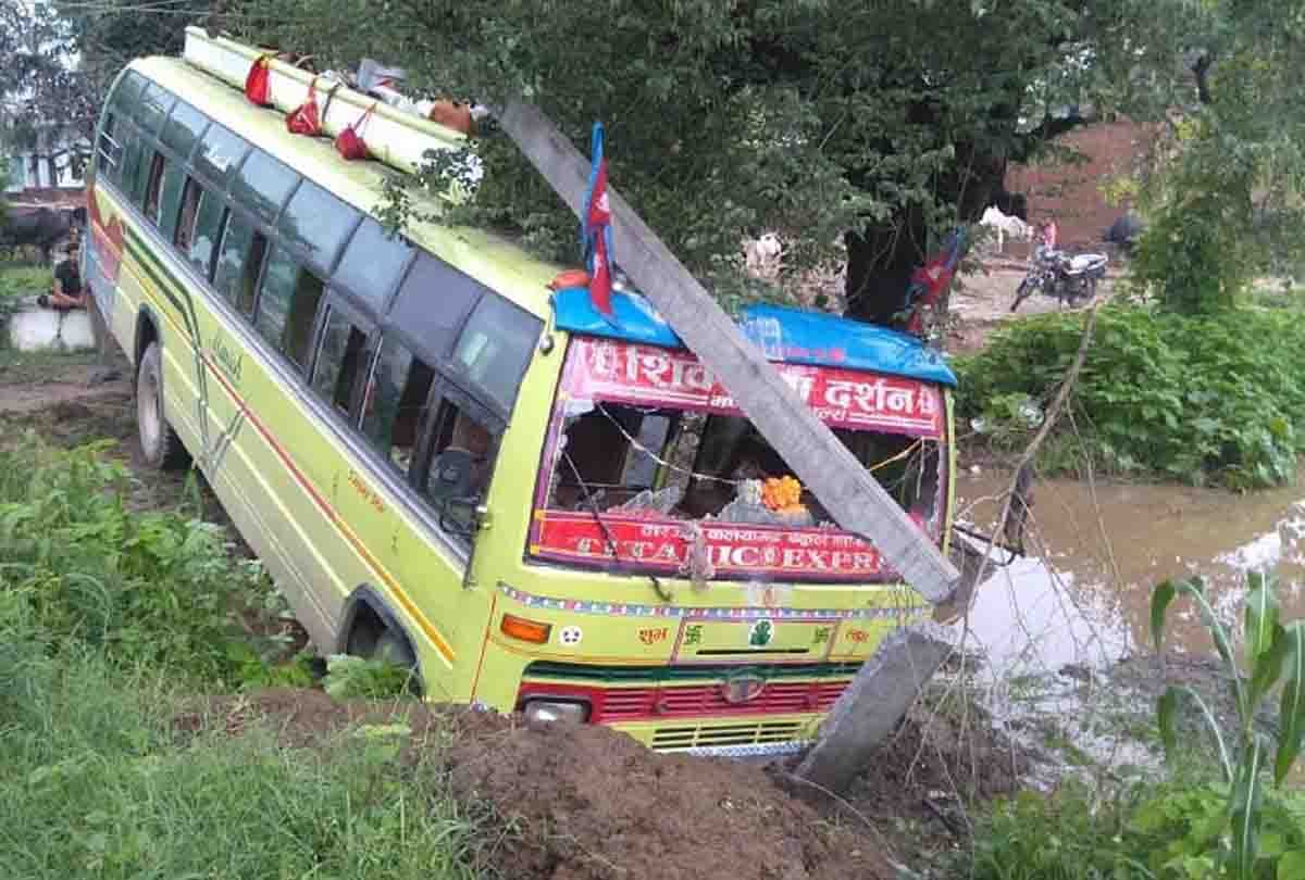 tourist bus accident in banda