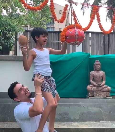aamir khan shah rukh khan taimur and vivaan raj celebrate krishna janmashtami