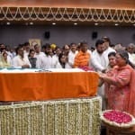 पिता के पार्थिव शरीर को देख फूट-फूट कर रोईं बेटी सोनिया