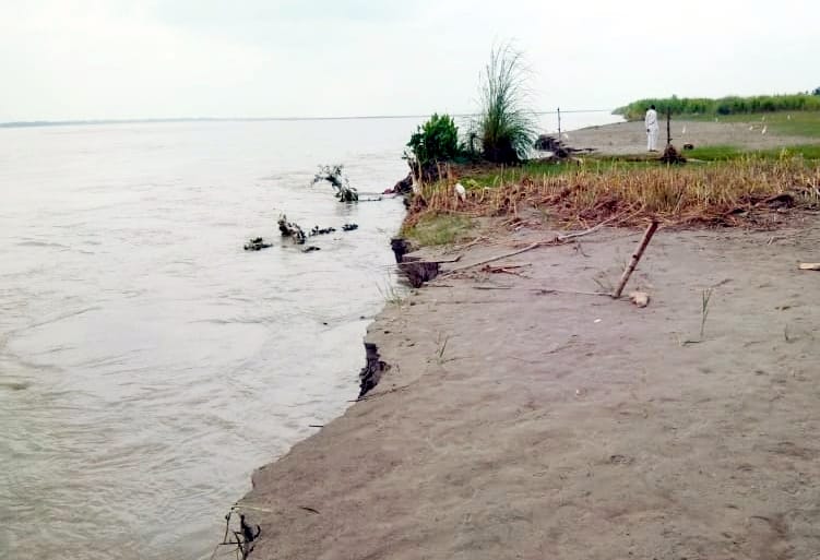 Ganga cutting across fields in Khadar