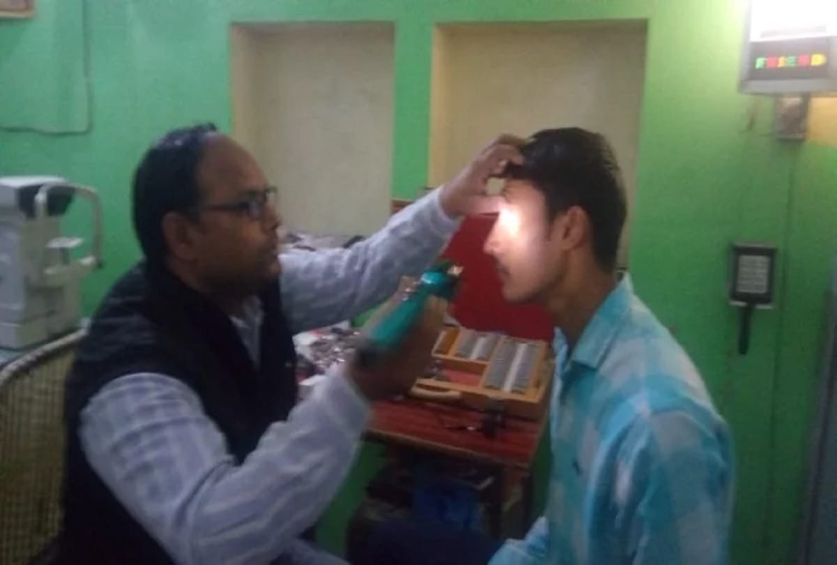 excess use of smartphone giving us dry eye syndrome disease, doctors reveal risks