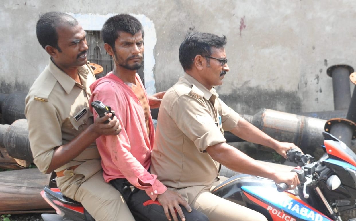 Addicts attacked with chap, five injured