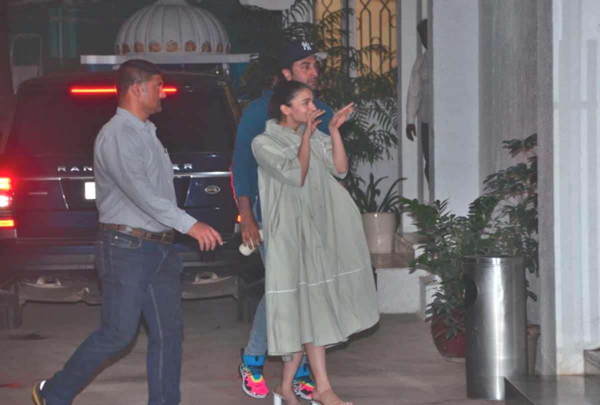 bollywood celebrities  sunny leone alia bhatt ranbir kapoor spotted at mumbai