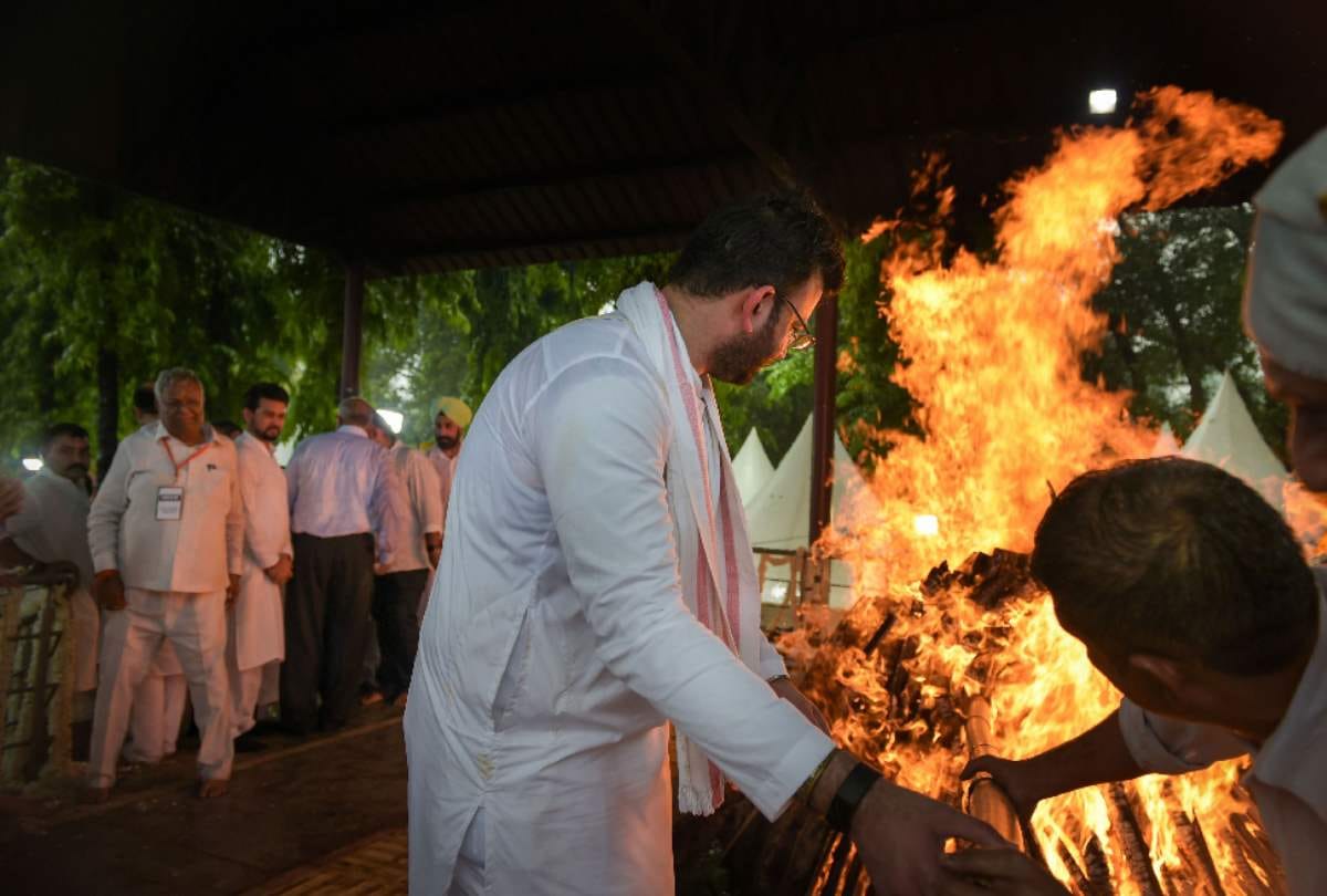 Arun jaitley funeral babul supriyo among 11 personalities whose phone was stolen at nigambodh ghat