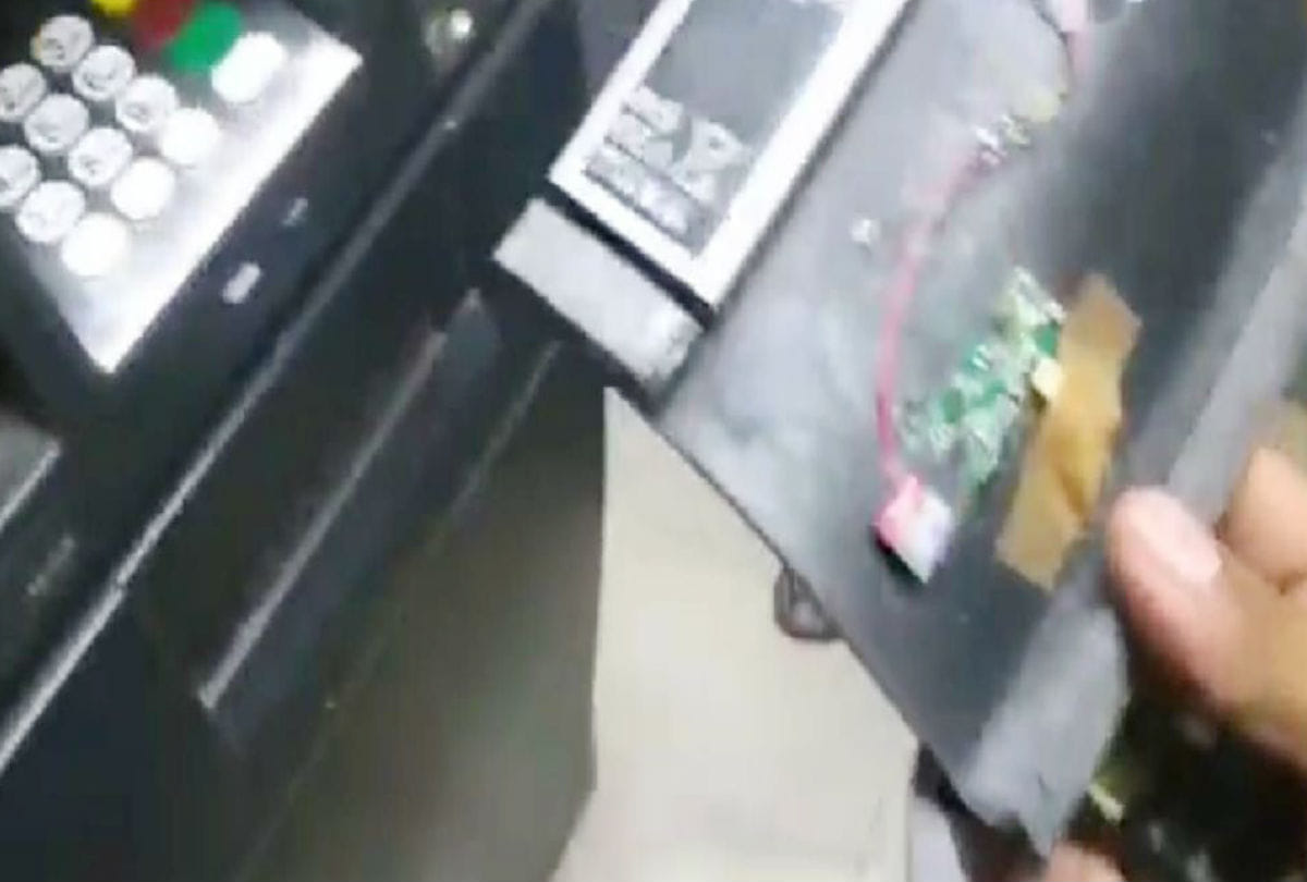 ATM skimming Video Goes Viral in Social Media Groups Agra