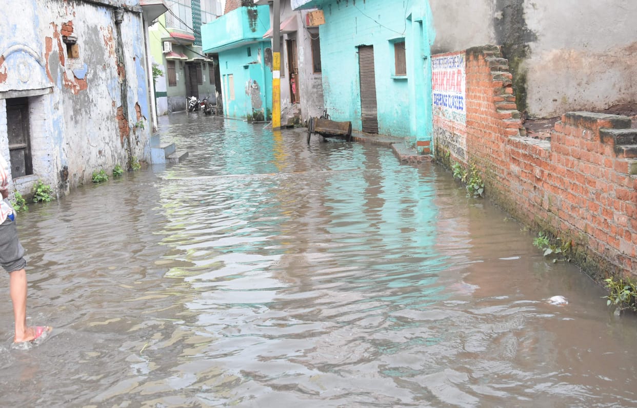 waret logging in chandausi to rain