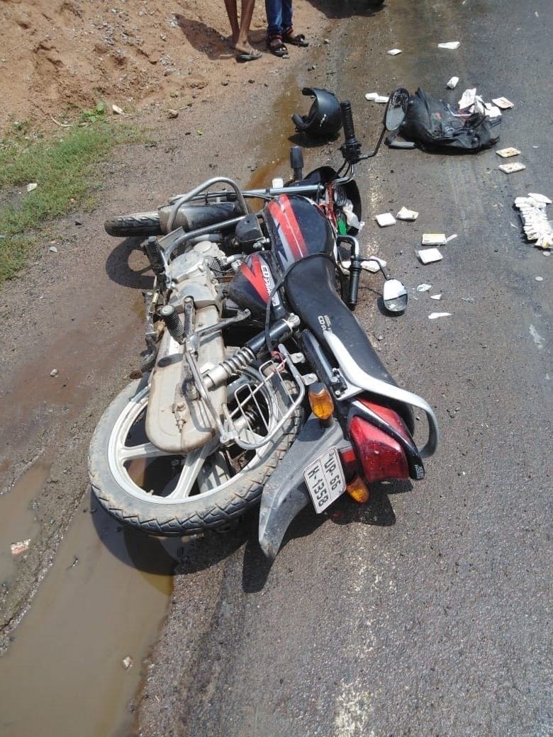 People busy in making video, victim of  accident MR die