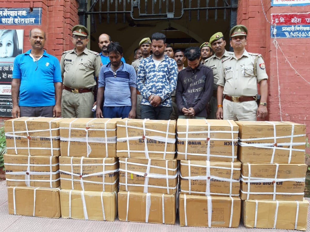 police arrested three man with illegal Cough Syrup smuggling to kolkata from varanasi