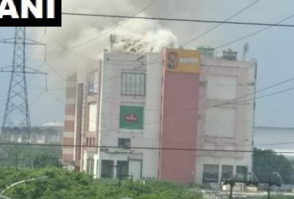 fire breaks out in spice mall noida all updates