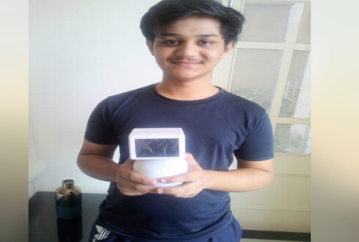 A student of class 11 made robot to answer every question after leaving study