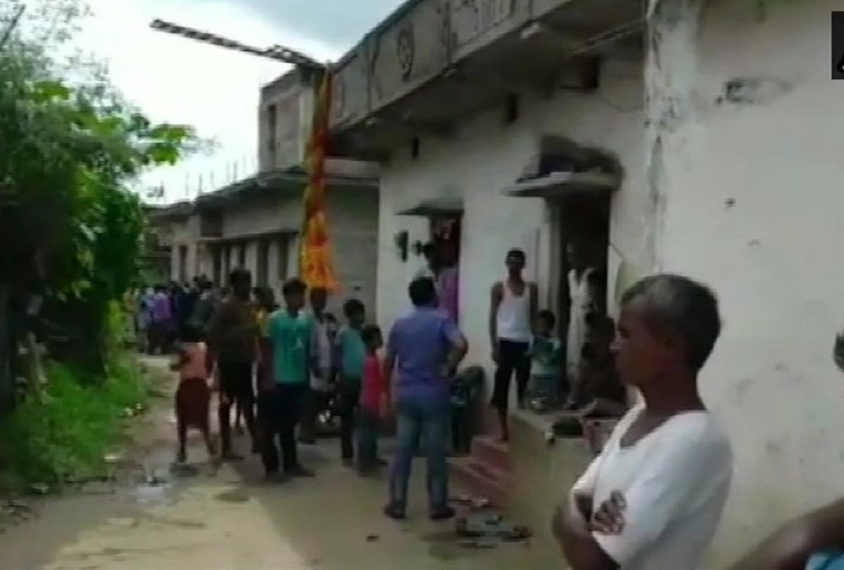 Jharkhand News: A woman stripped & her hair chopped on suspicion having an  relationship