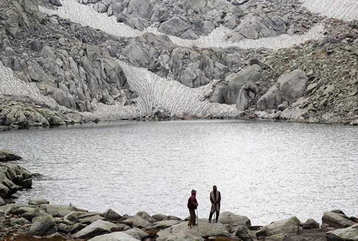 kailash kund yatra 2019 begin,latest photos and videos of kailash kund yatra,raja bhupat pal Basholi