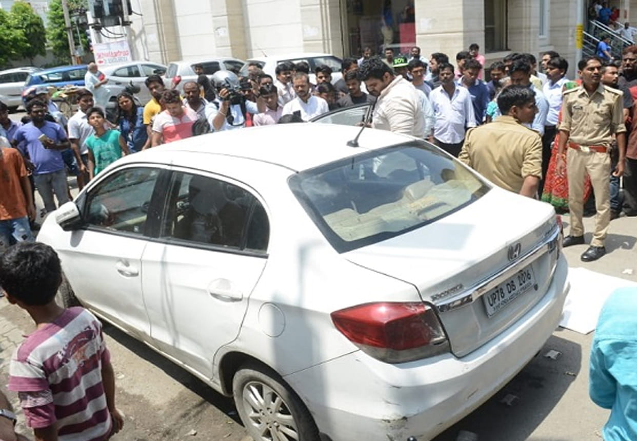 bank driver died in car by gunshot in kanpur