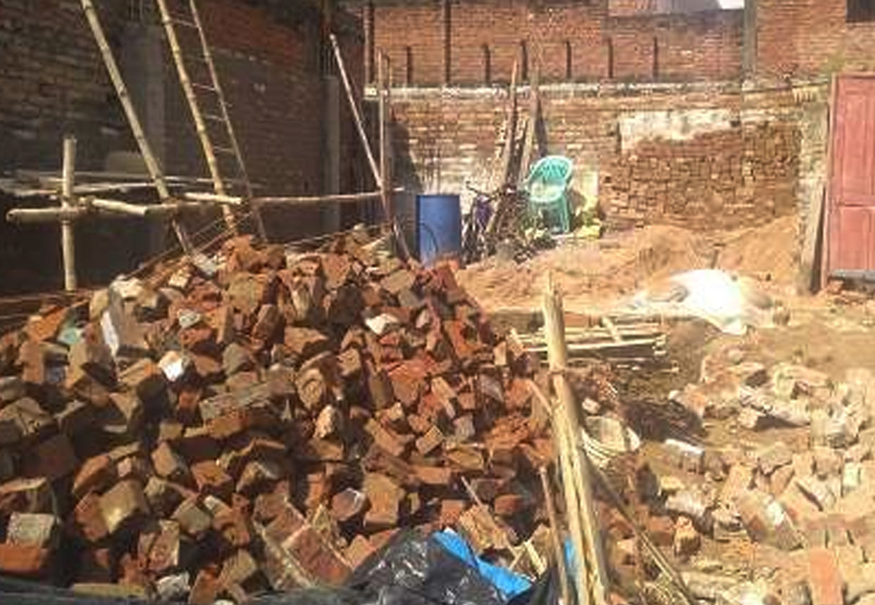 Seven laborers injured falling under construction wall in kanpur