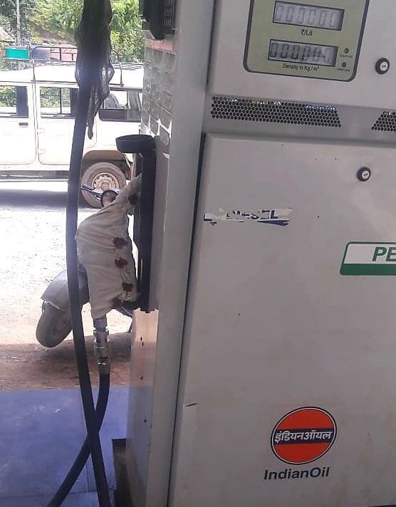 petrol pamp ka ek nojal seel