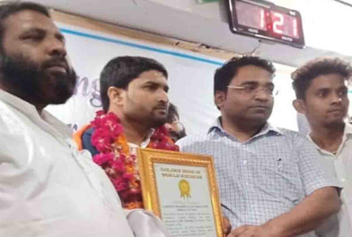 kanpur university student made world record of speaking more the 27 hours