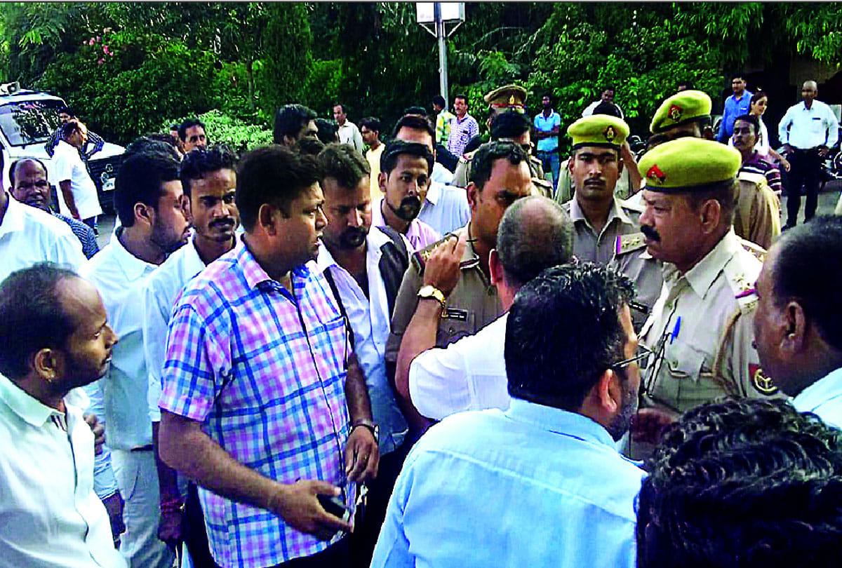 fight with ARTO in farrukhabad court