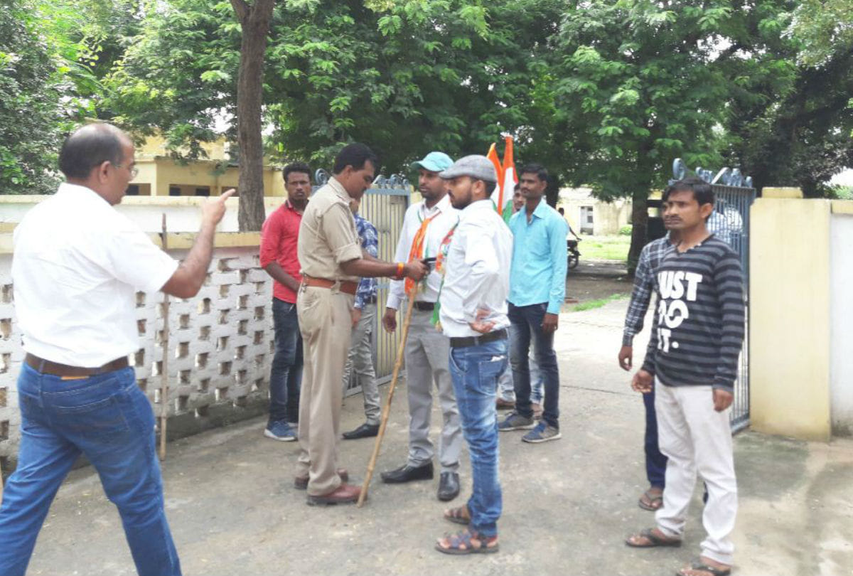 Pulwama Attack Martyr Ram Vakeel No Road For Memorial Mainpuri News