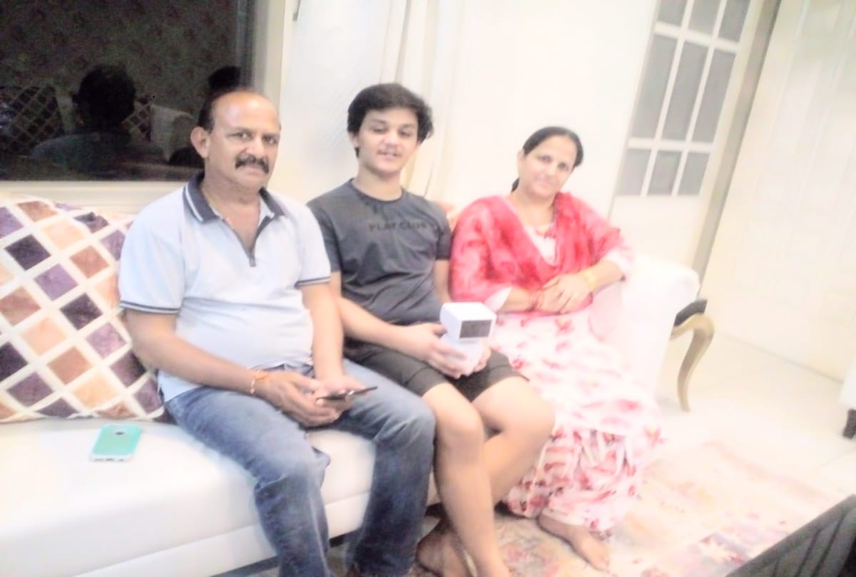 A student of class 11 made robot to answer every question after leaving study