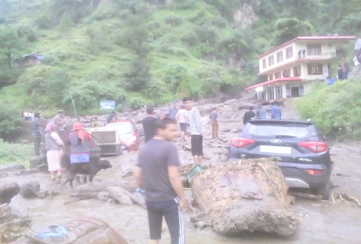 highway blocked and houses, vehicle damaged due to cloudburst in rampur shimla