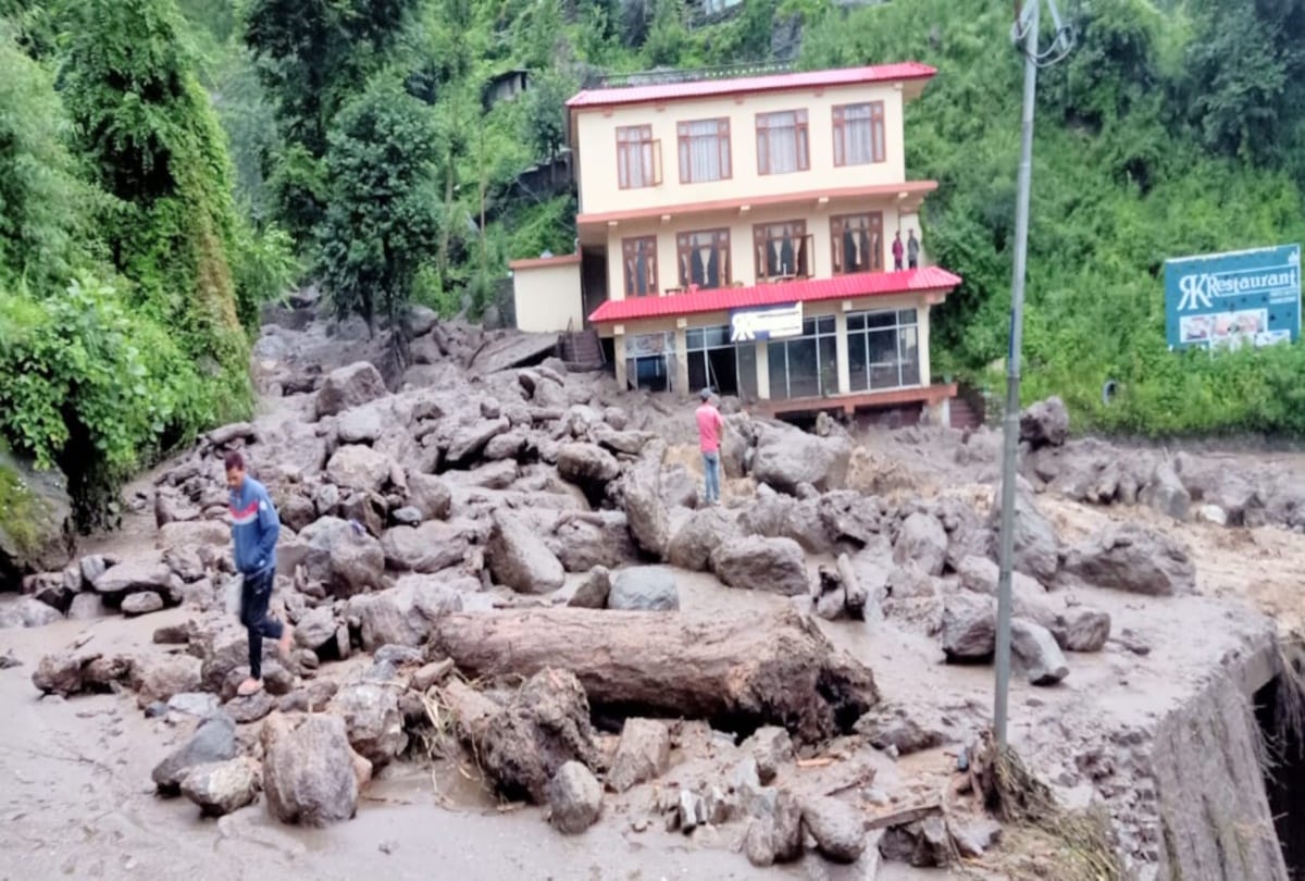 highway blocked and houses, vehicle damaged due to cloudburst in rampur shimla
