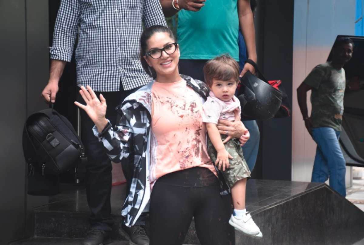 news Capsule Sunny Leone painting controversy Gul Panag 14 years old dress at diwali 2019