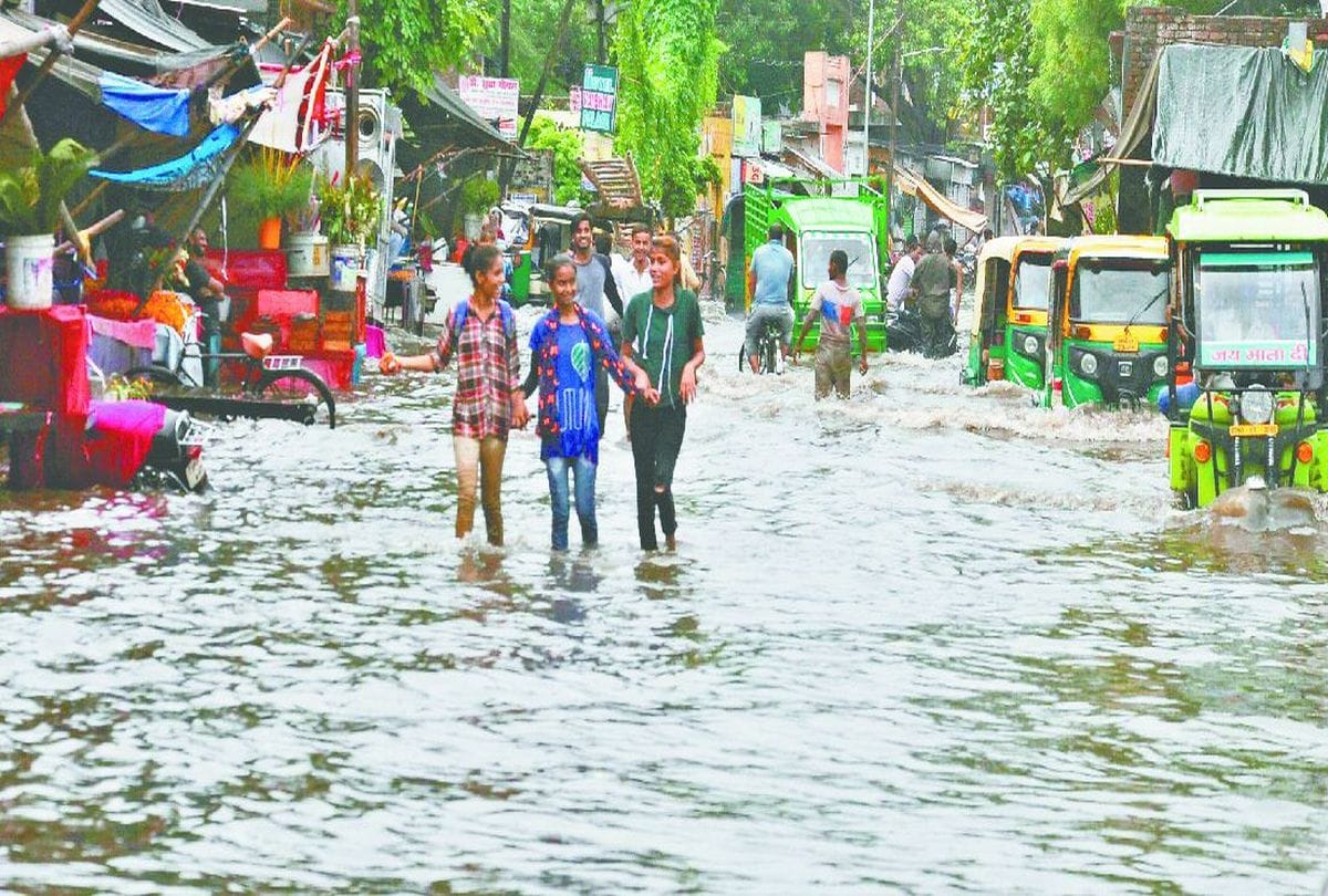 Water logging due to heavy rain in Agra