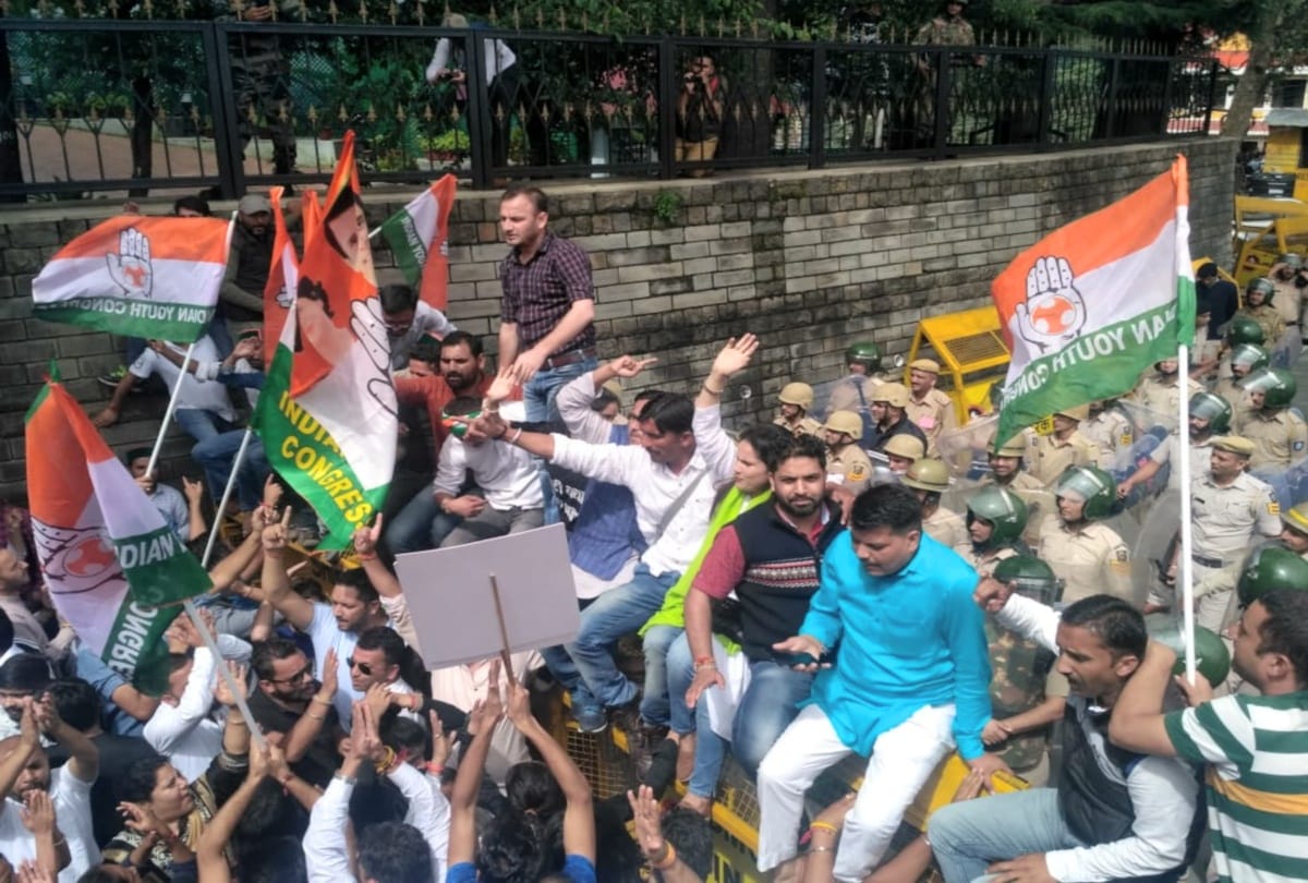 youth congress protested in himachal assembly premises shimla