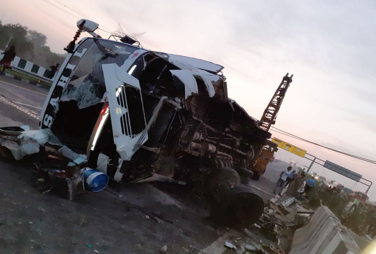 seven person injured in accident on agra-Lucknow Expressway