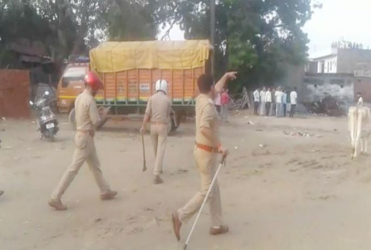 clash between two groups in dargah kamal khan in agra