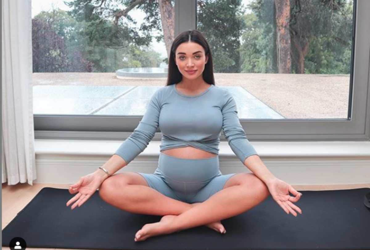 amy jackson reveal her baby gender with throw a party