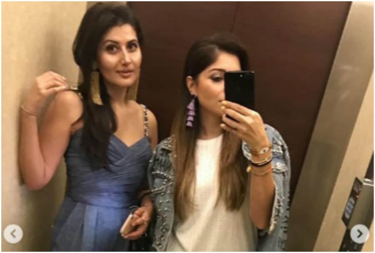 Famous Bollywood singer Kanika Kapoor sister Annabel died