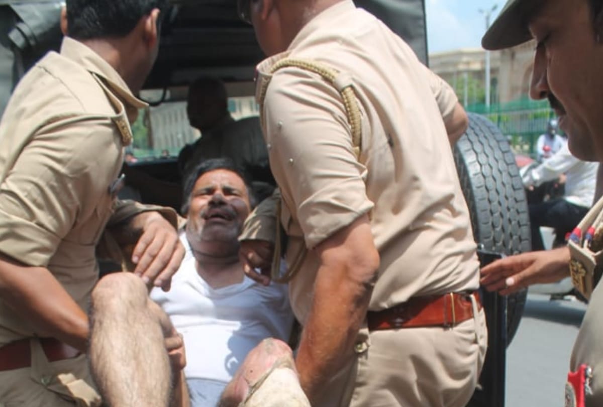 a man attempt to suicide in front of vidhan sabha