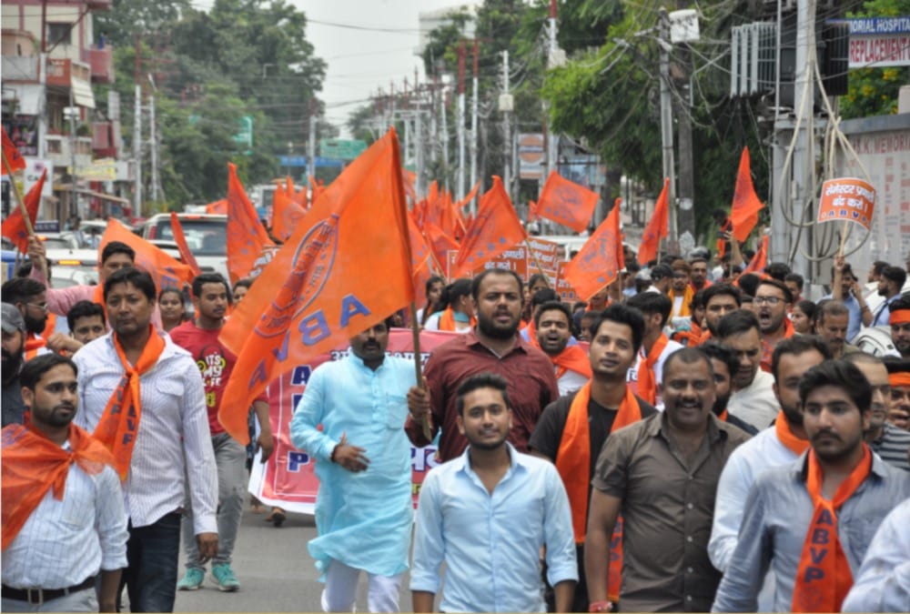 ABVP workers and police fight during protest in Front of uttarakhand secretariat