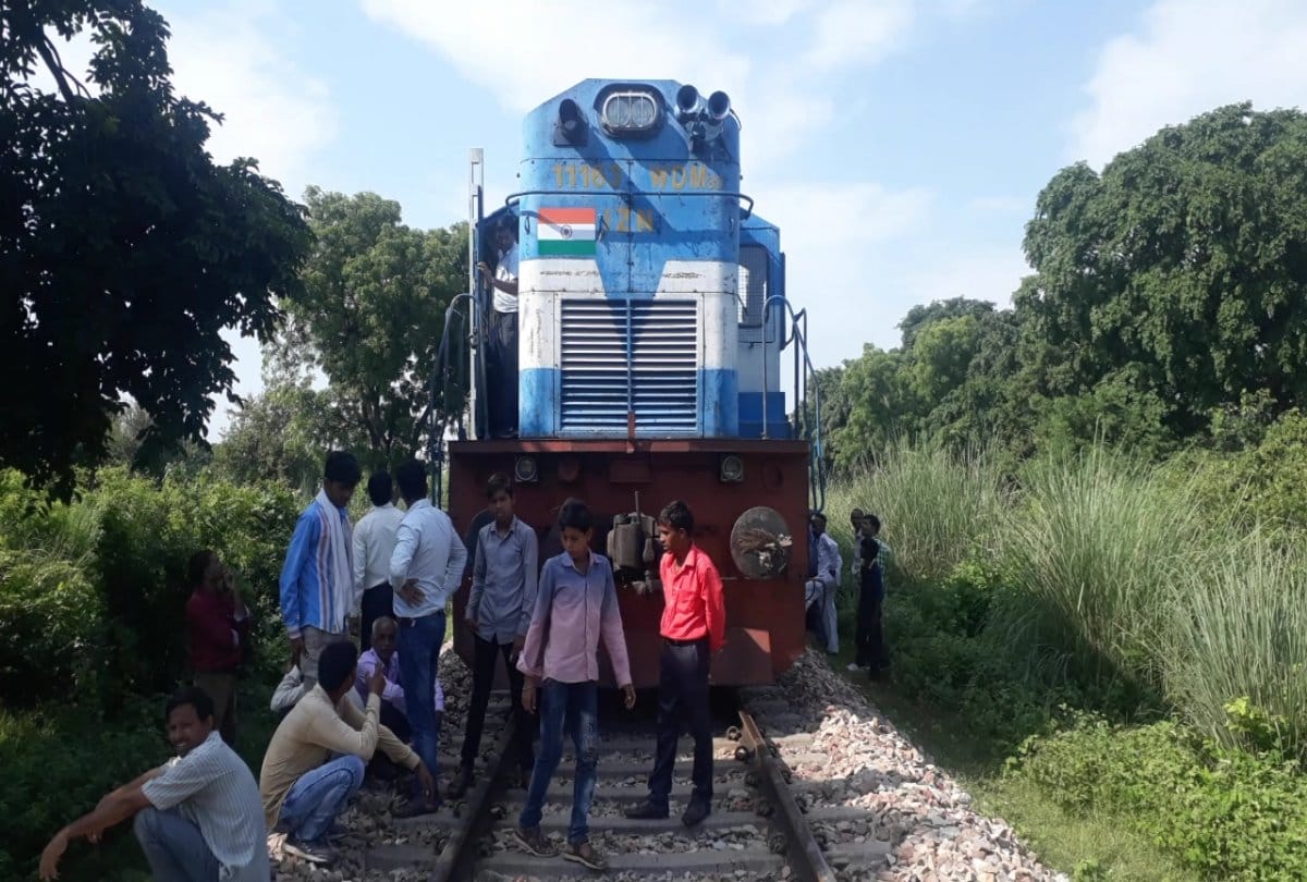 Bareilly Kasganj rail route blocked due to engine failure of a train