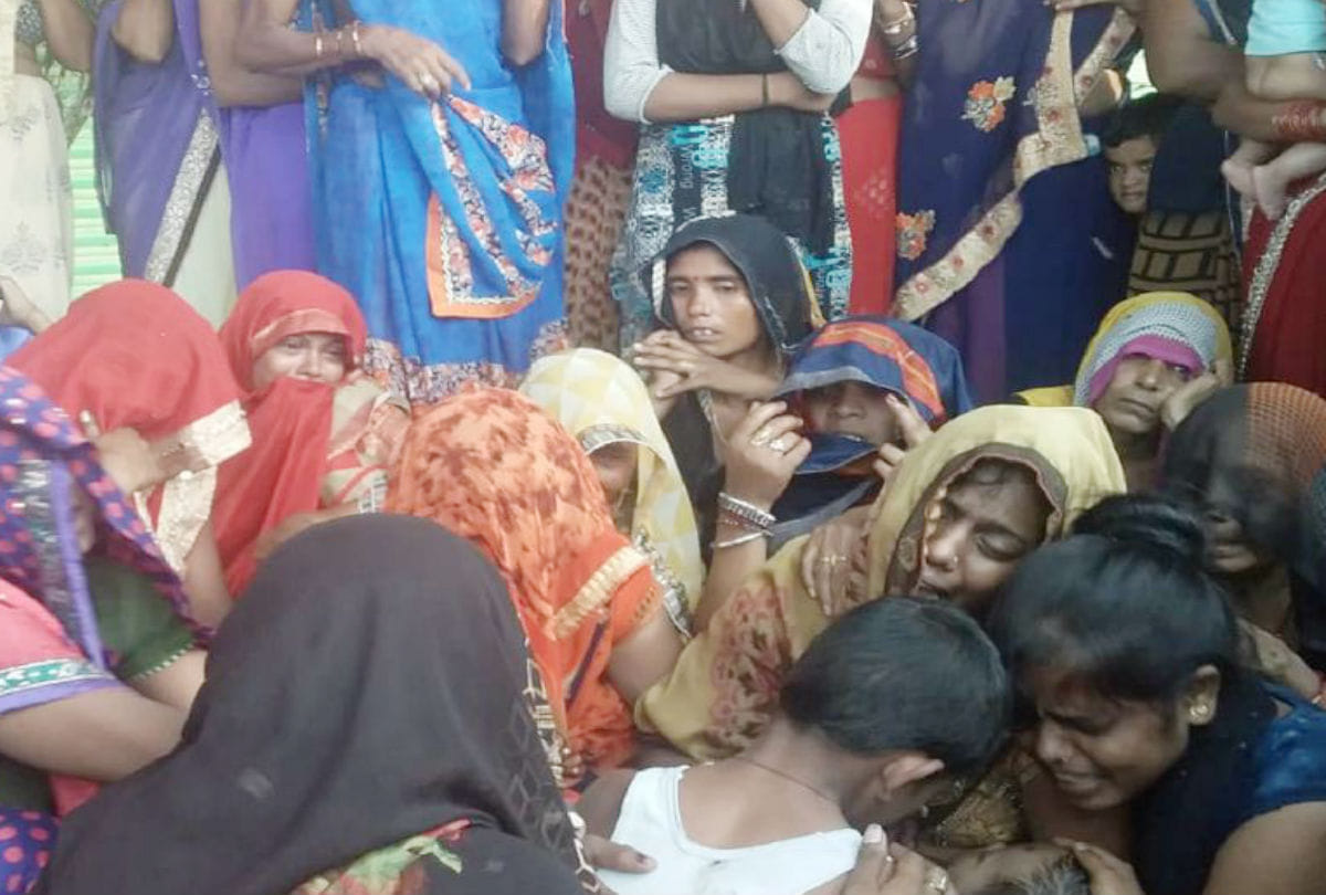Eight Month Old Boy Died In Drowned Water Bucket Firozabad News in Hindi