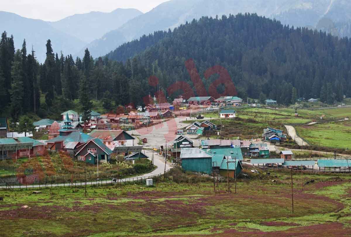 390 Kashmiri Pandits sold their properties under pressure in Srinagar, action against officials started