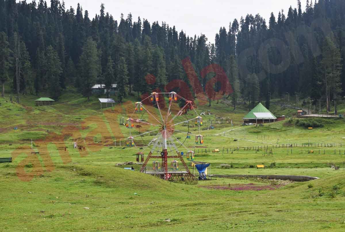 390 Kashmiri Pandits sold their properties under pressure in Srinagar, action against officials started