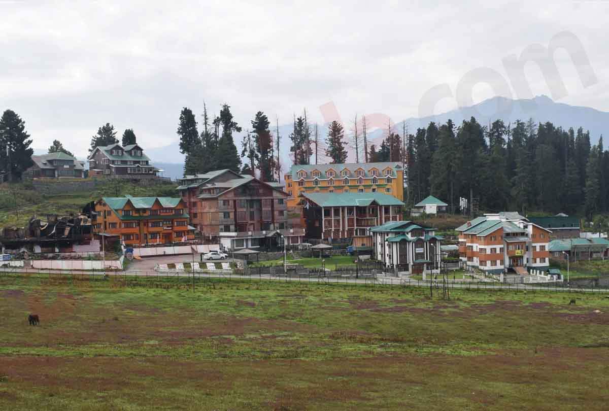 most beautiful places to visit in kashmir,ancient place in kashmir,gulmarg,srinagar kashmir snowfall