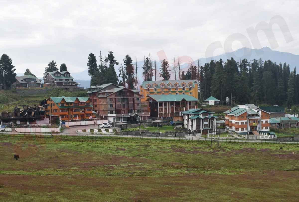 390 Kashmiri Pandits sold their properties under pressure in Srinagar, action against officials started