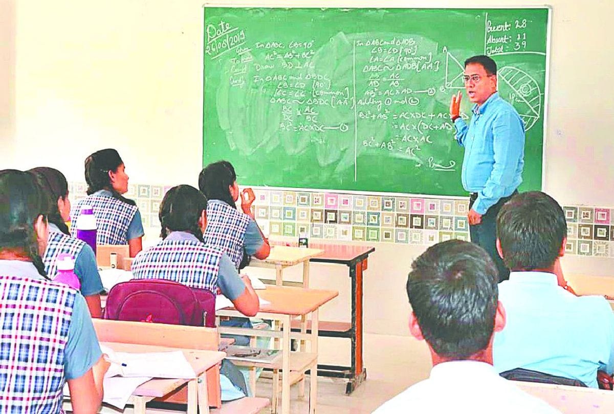 ig a satish ganesh teaches school children in agra