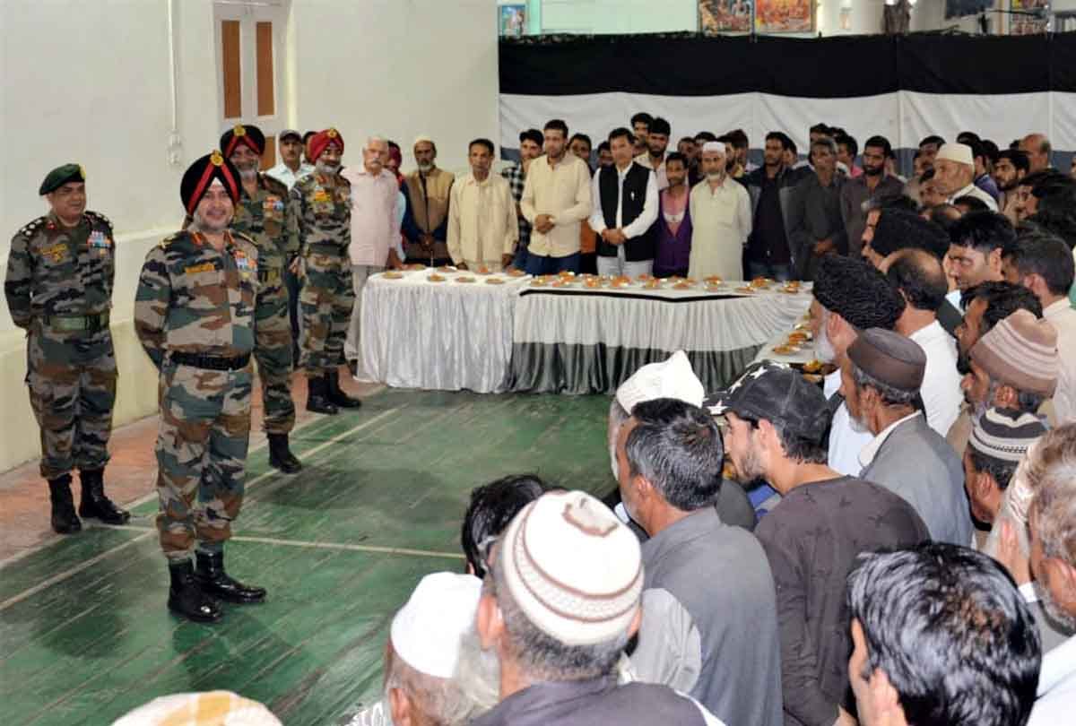 GOC IN Chief NORTHERN COMMAND INTERACTS WITH AWAM OF  NORTH KASHMIR